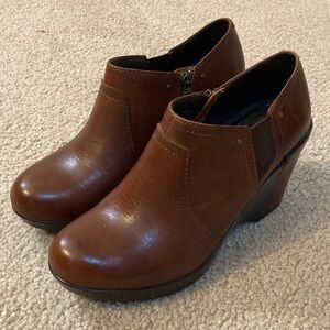 Dansko Florence Chelsea Ankle Booties size 39 like new